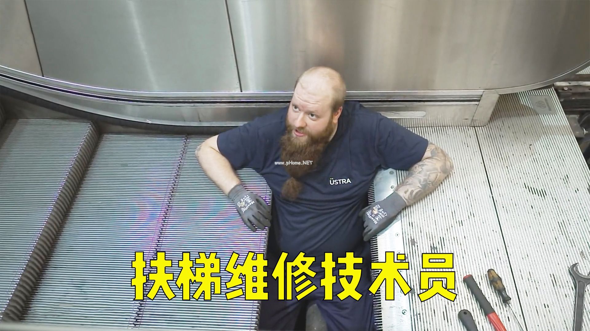 自动扶梯发生故障时维修技术人员会迅速赶到现场！