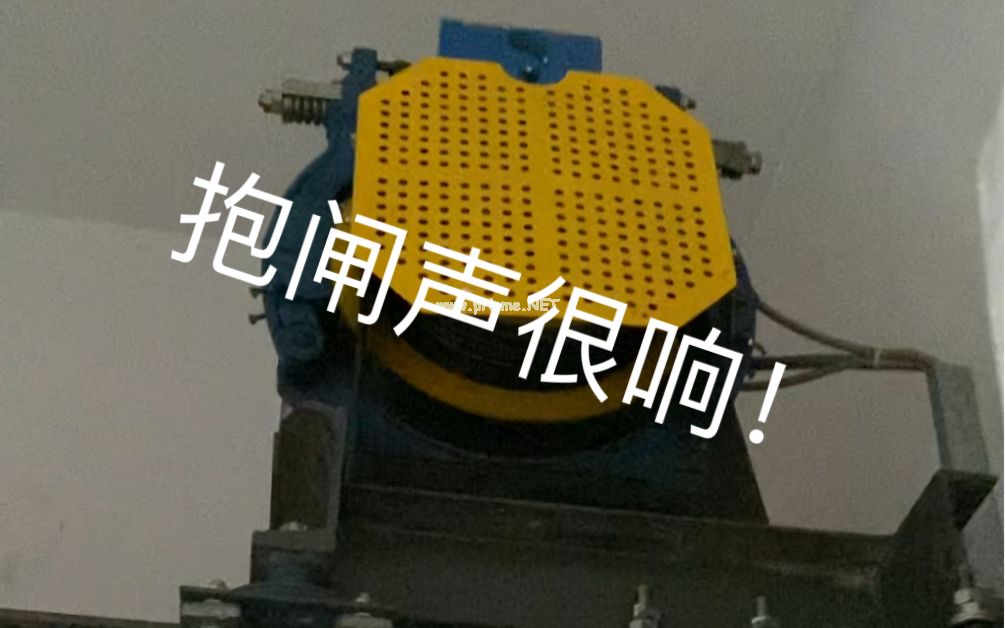 康力电梯的机房，抱闸声很大（附带电梯乘坐视频）